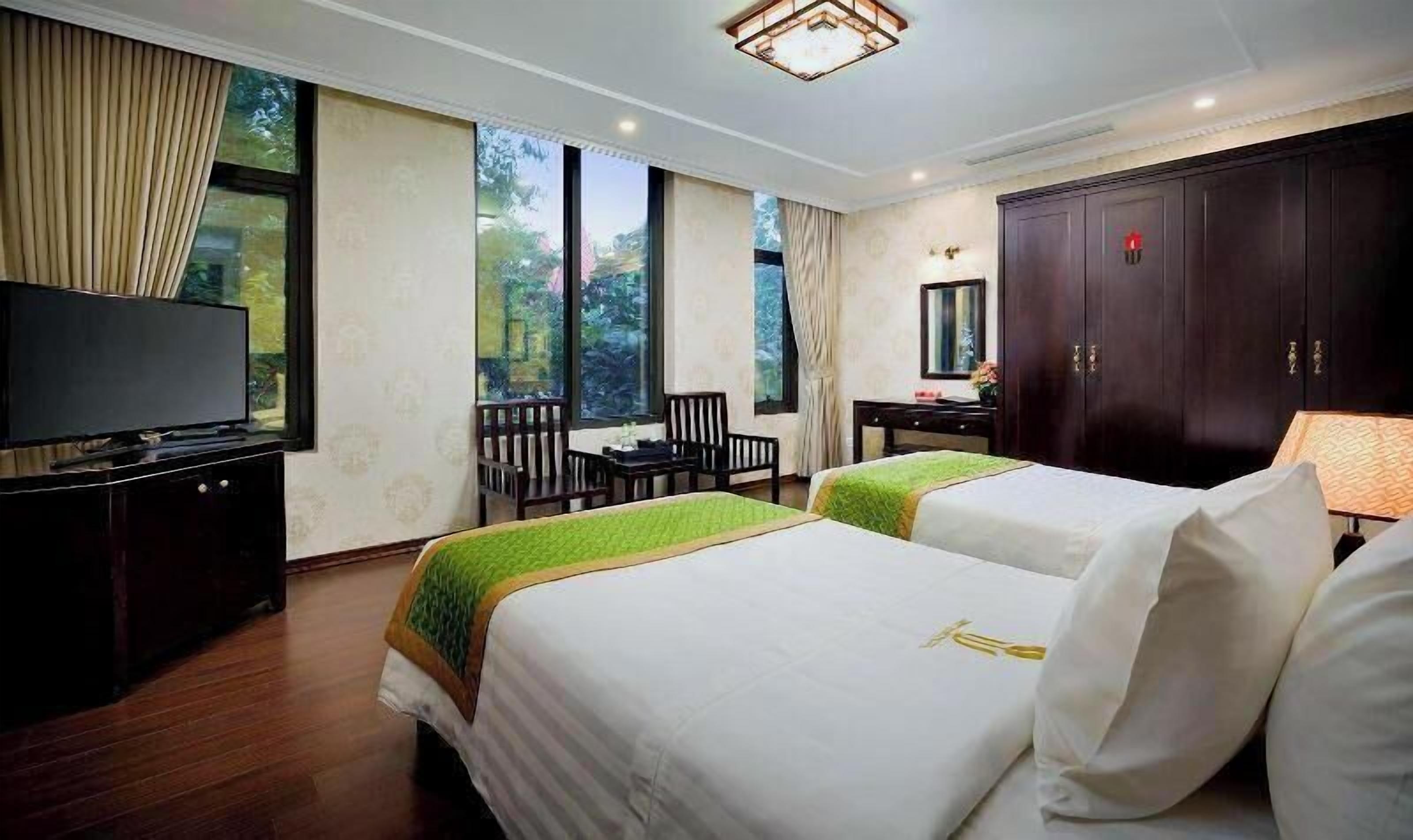 Premium bedding, minibar, in-room safe, desk