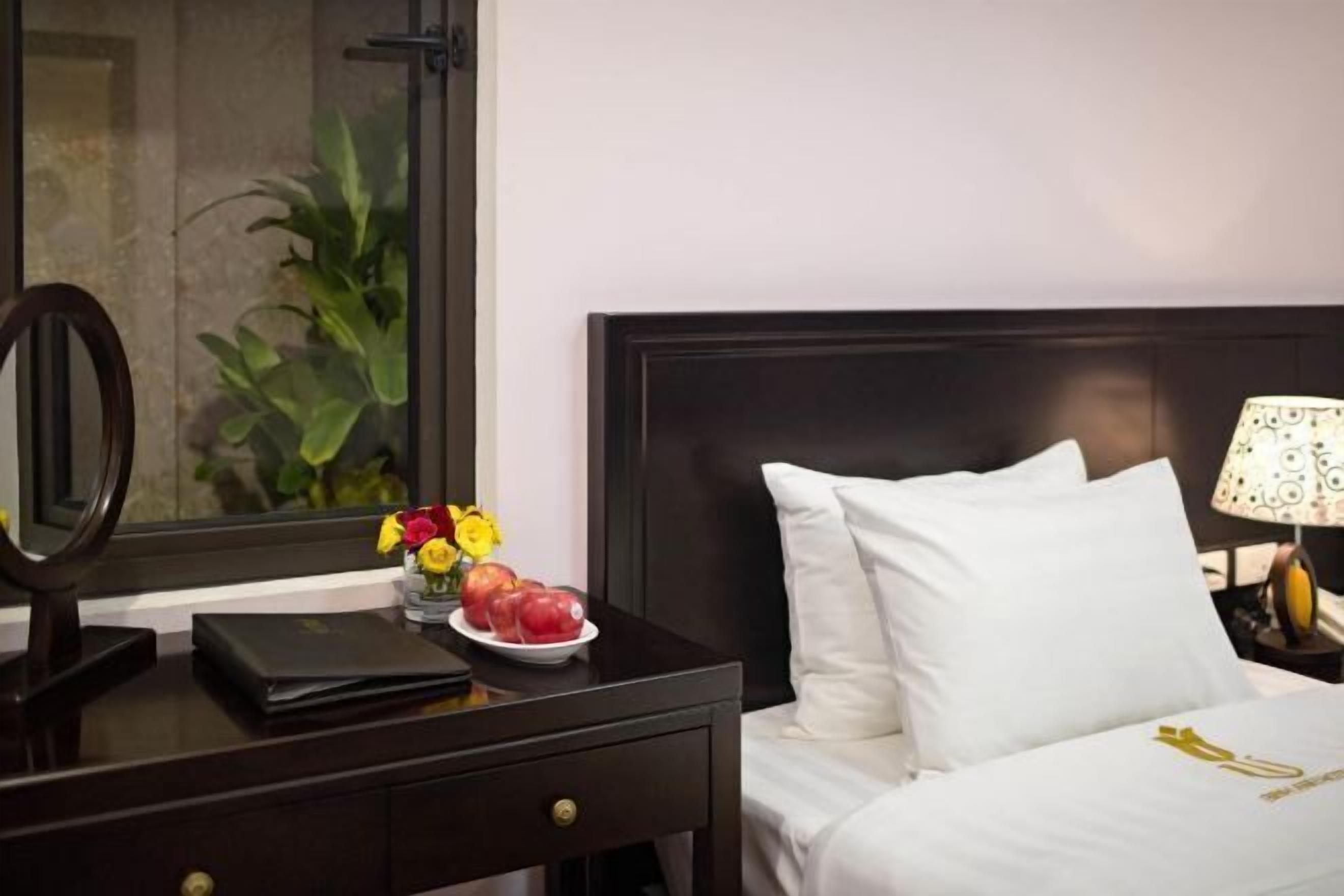 Premium bedding, minibar, in-room safe, desk