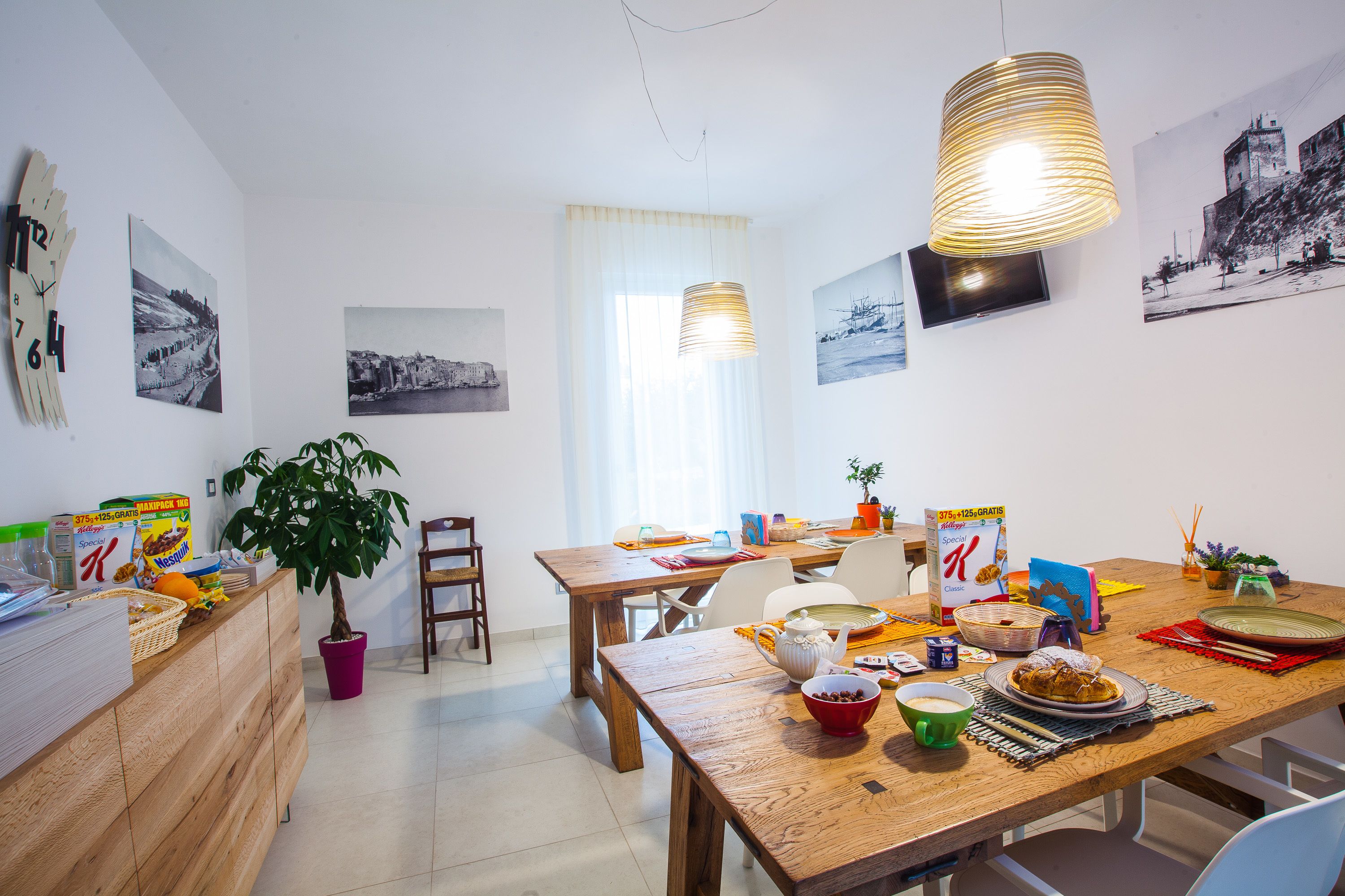 Petit déjeuner composé de spécialités régionales (7 EUR par personne)