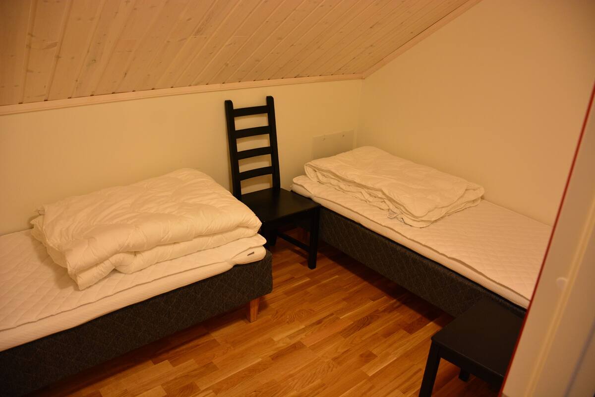 Apartment 5 | 2 bedrooms, blackout curtains, soundproofing, cots/infant beds