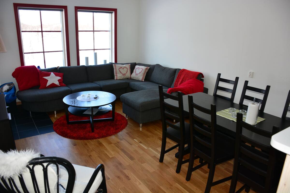 Apartment 6 | Living room | Flat-screen TV, heated floors
