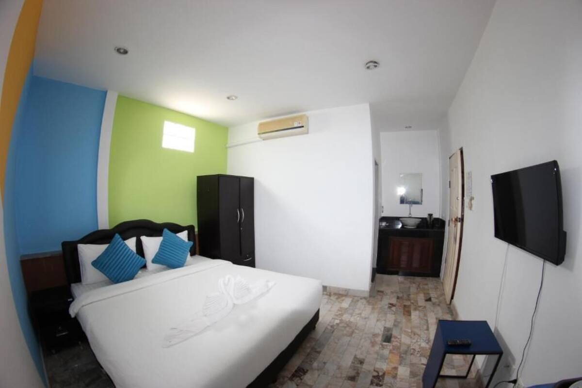 Double Room ( No Window ) |  客房内保险箱、遮光窗帘、免费 WiFi、特色装修