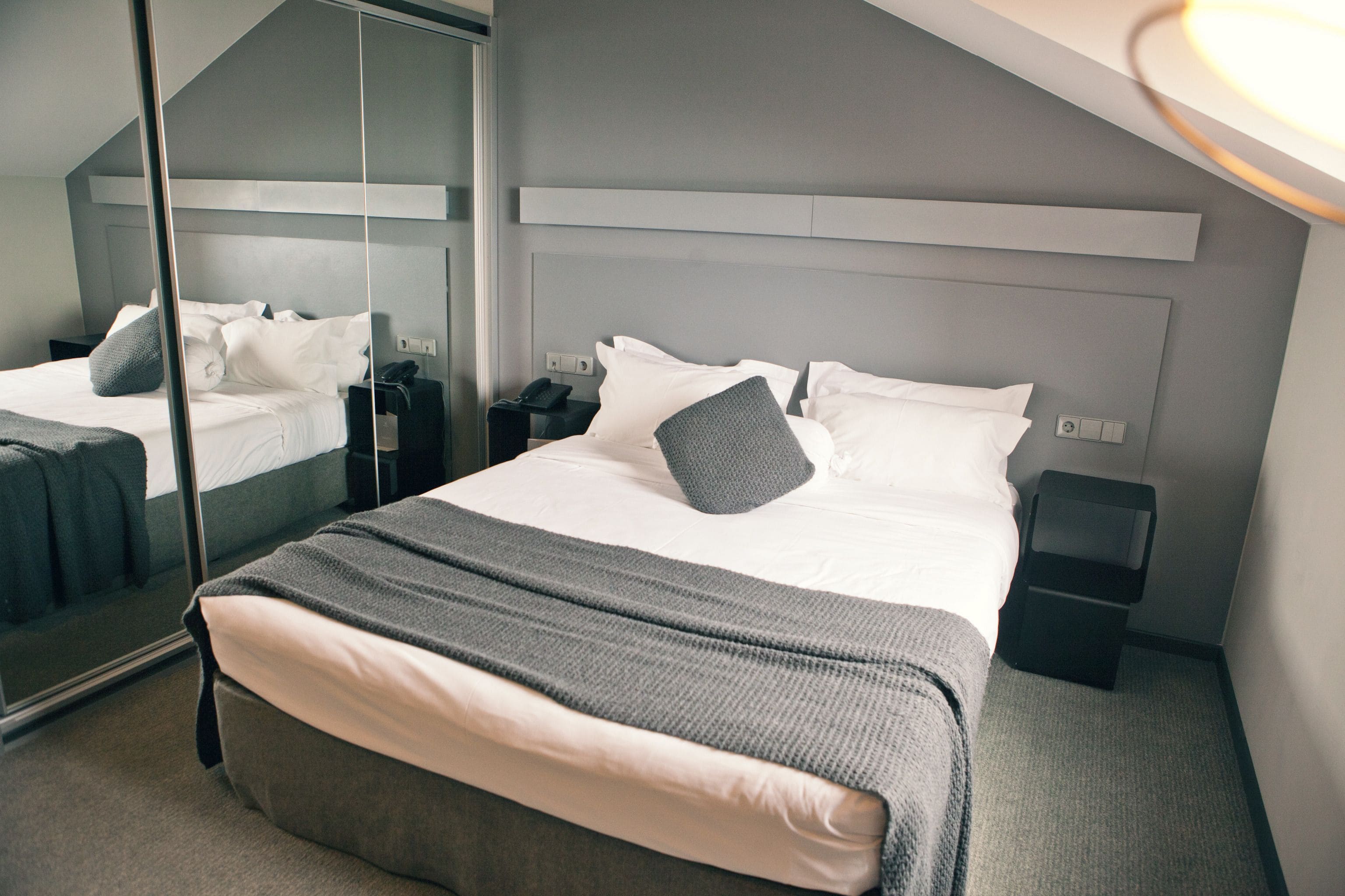 economy single room, valley view | minibar, in-room safe, desk, soundproofing