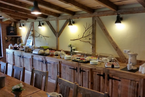 Ilmainen päivittäinen buffetaamiainen