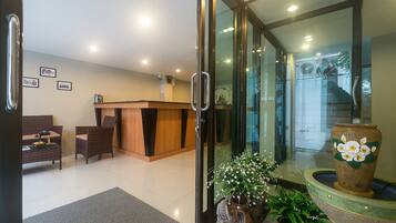 Check-in/check-out kiosk