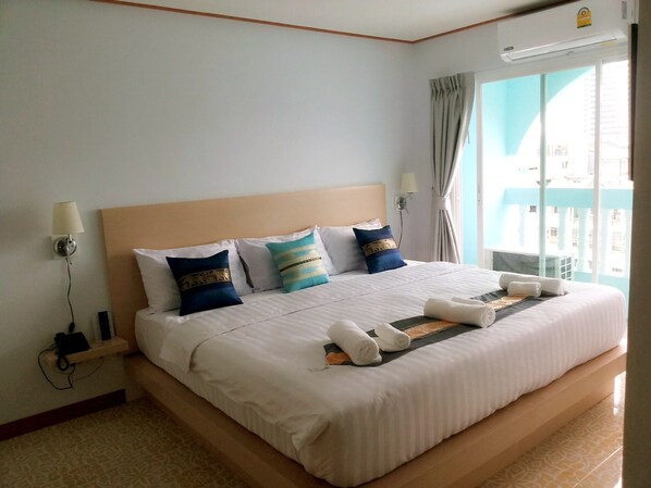 标准双人房 | 迷你吧、办公桌、免费 WiFi