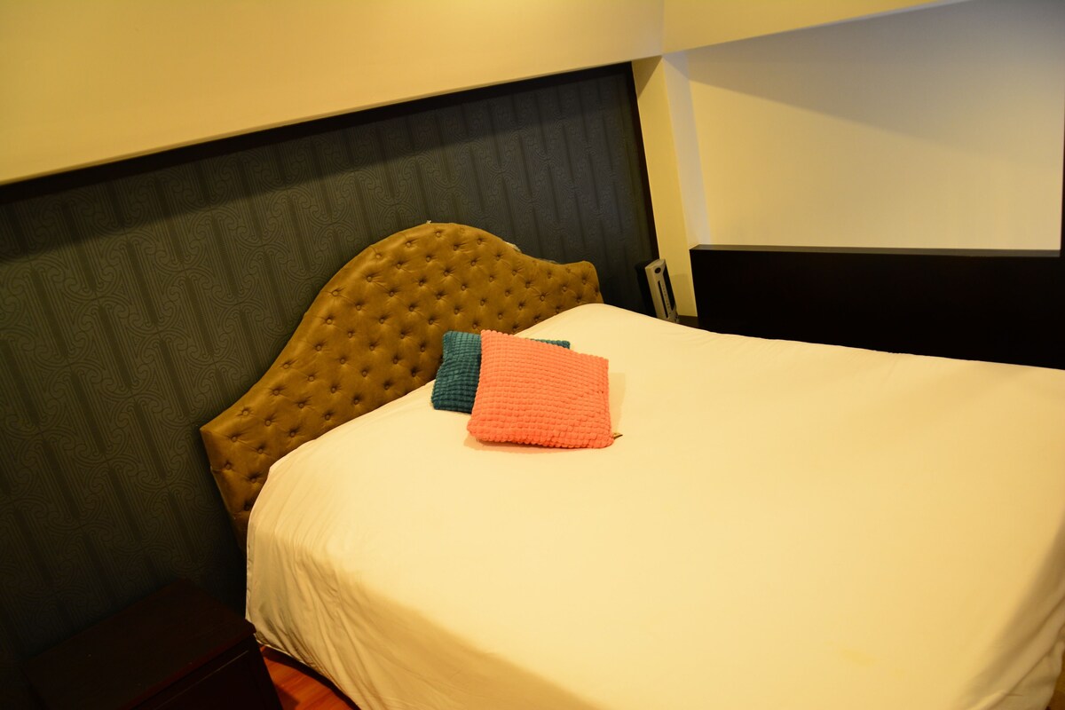 Boutique Room