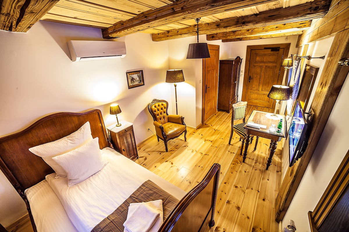 Comfort eenpersoonskamer, 1 slaapkamer | Pillowtop-bedden, een bureau, gratis wifi