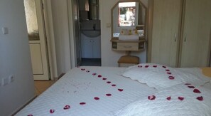 Apartment | 1 bedroom, desk, laptop workspace, free cots/infant beds - Cennet Apart (Bodrum)