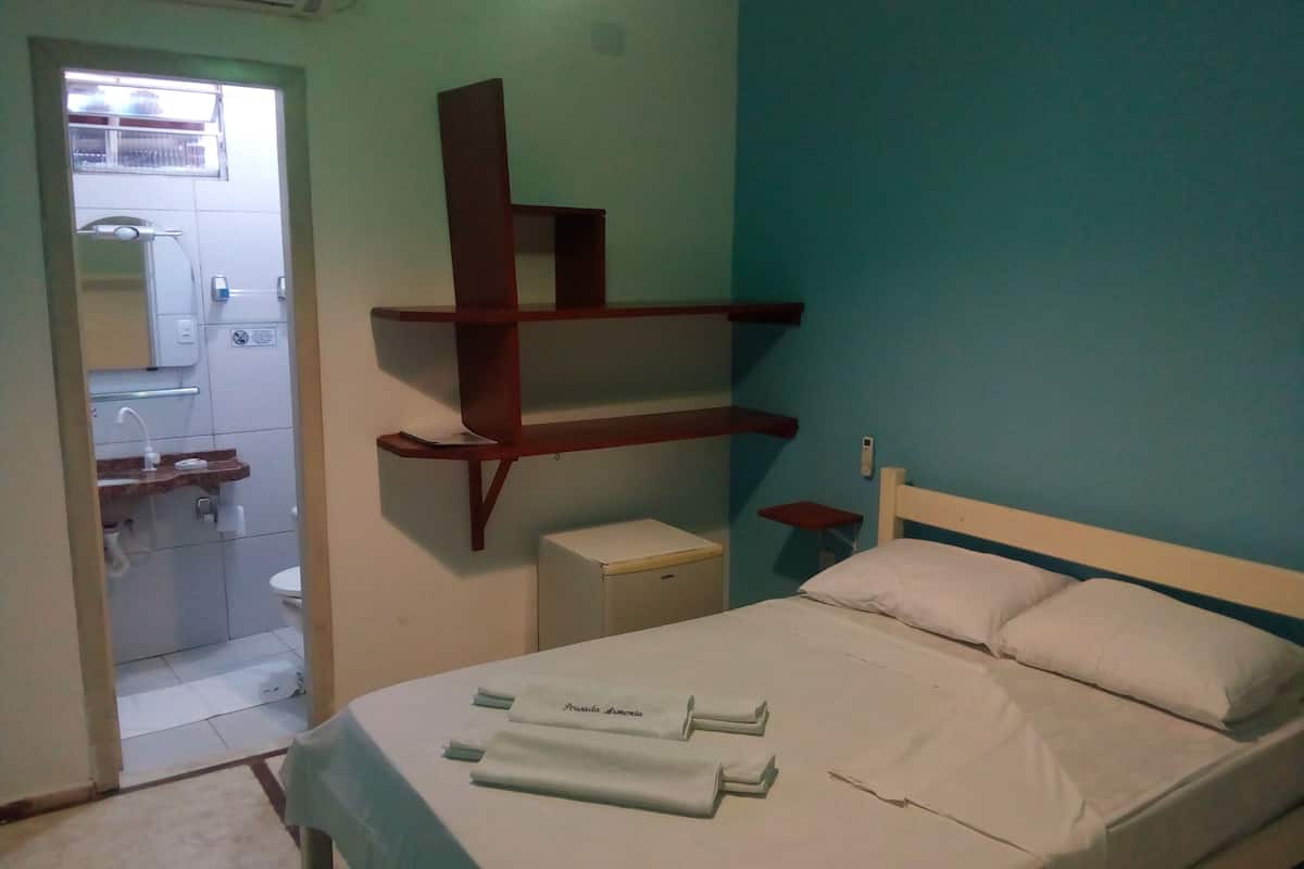 Quarto casal standard | Frigobar, cofres nos quartos, cortinas blackout