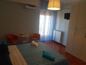 Double Room (Blu) | 1 bedroom, premium bedding, desk, iron/ironing board - B&B Nonna Lucia (San Giorgio Ionico)