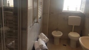 Double Room (Verde) | 1 bilik tidur, peralatan tempat tidur premium, meja 