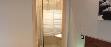 Phòng đôi (Blu) | 1 phòng ngủ, bộ đồ giường cao cấp, bàn, bàn ủi/dụng cụ ủi quần áo