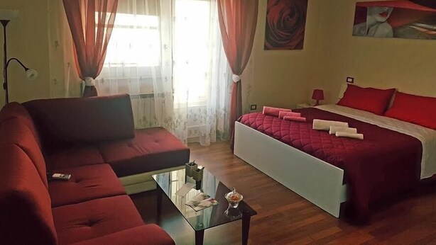 Quadruple Room (Rossa) | 1 bilik tidur, peralatan tempat tidur premium, meja 