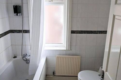 Separate tub and shower, free toiletries, towels