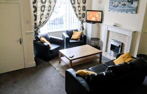 24-inch flat-screen TV with digital channels, TV - Fern Lodge (Preston)