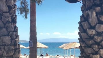 Breakfast, lunch, dinner served; beach views
