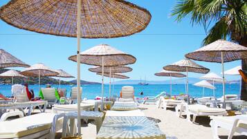 Playa privada cerca y bar en la playa