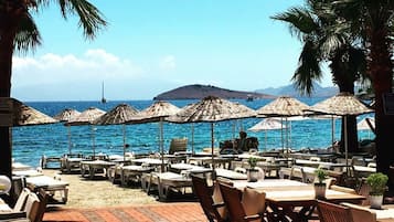 Playa privada en los alrededores y bar en la playa
