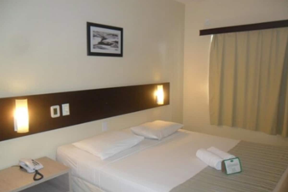 Standard Room | Minibar, desk, free WiFi, bed sheets