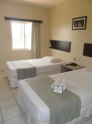 Quarto duplo standard, 2 camas de solteiro | Vista do quarto