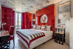 Minibar, coffre-fort, bureau