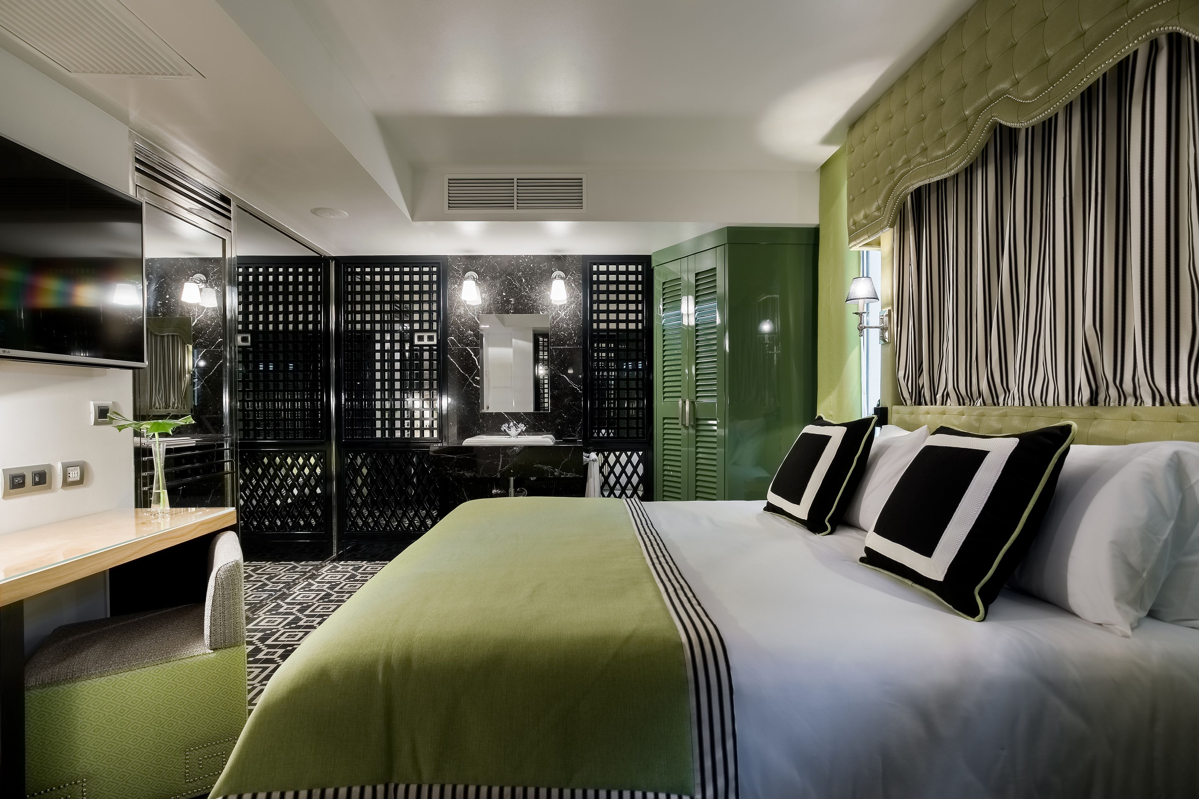 standard double or twin room | 1 bedroom, minibar, in-room safe, desk