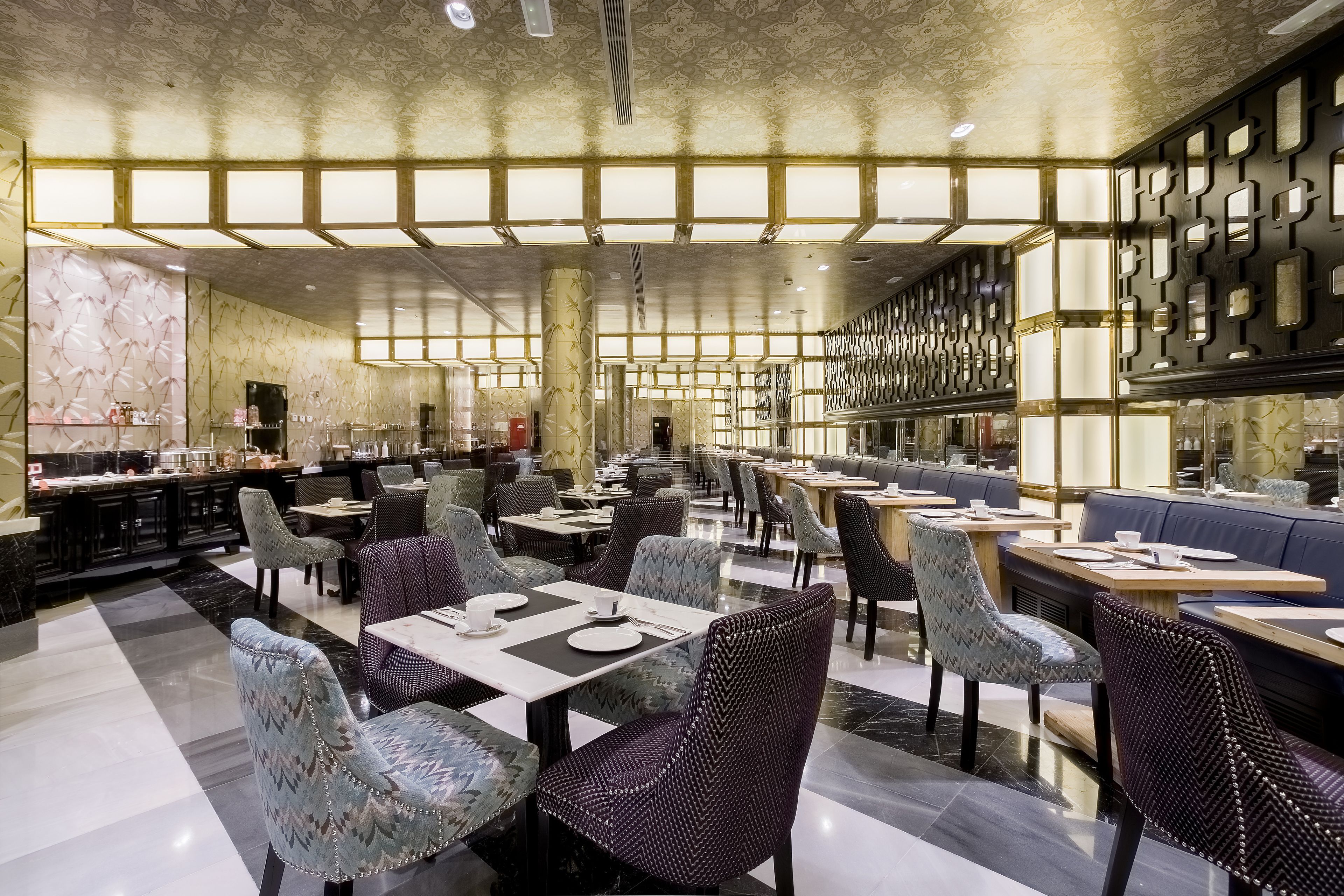 Desayuno buffet diario (EUR 14 por persona)