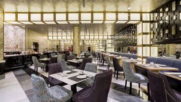 Dagelijks ontbijtbuffet (EUR 14 per persoon)