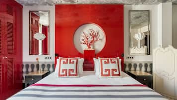 Junior Suite | 1 bedroom, minibar, in-room safe, desk