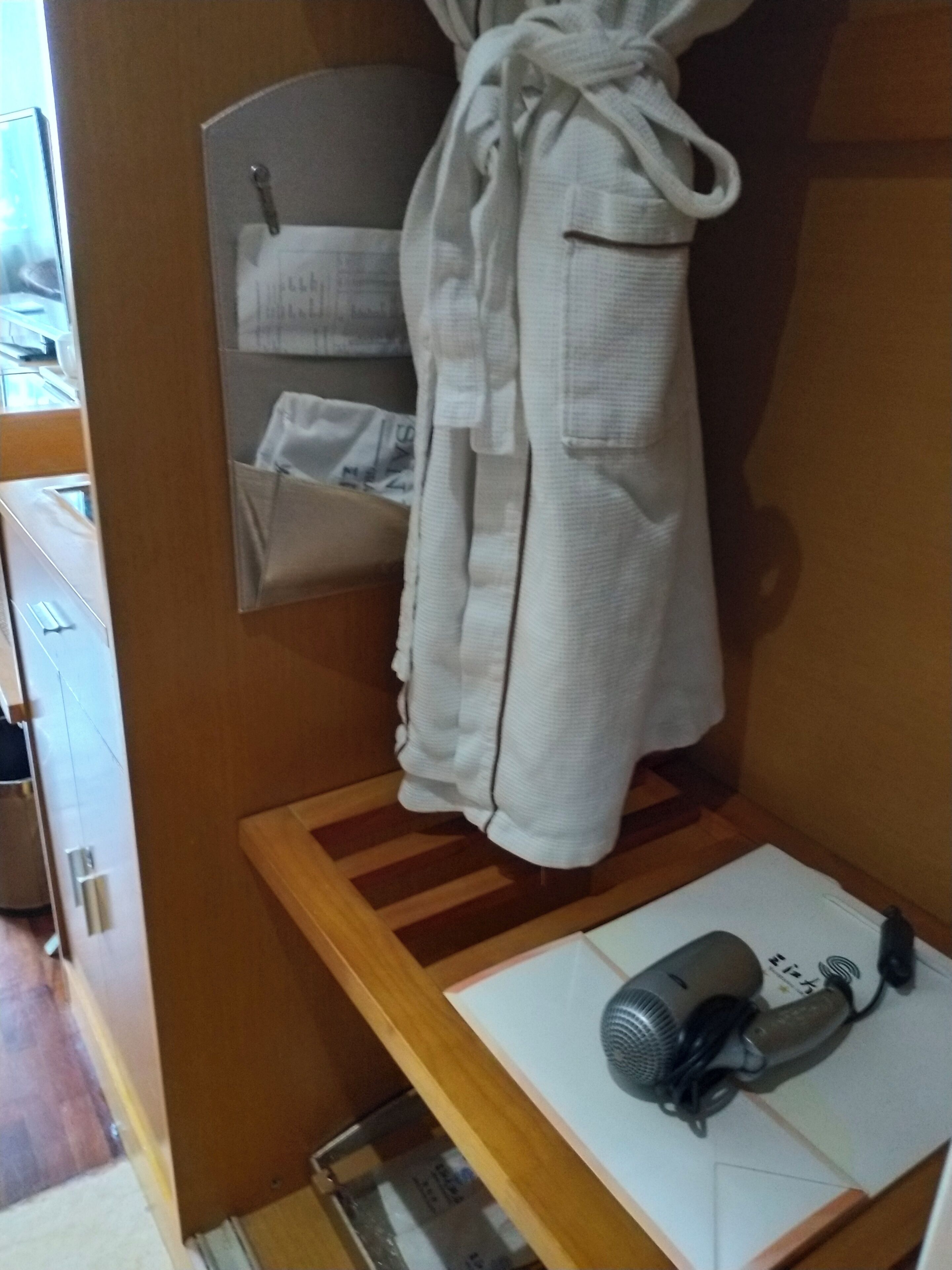 minibar, in-room safe, desk, free wifi