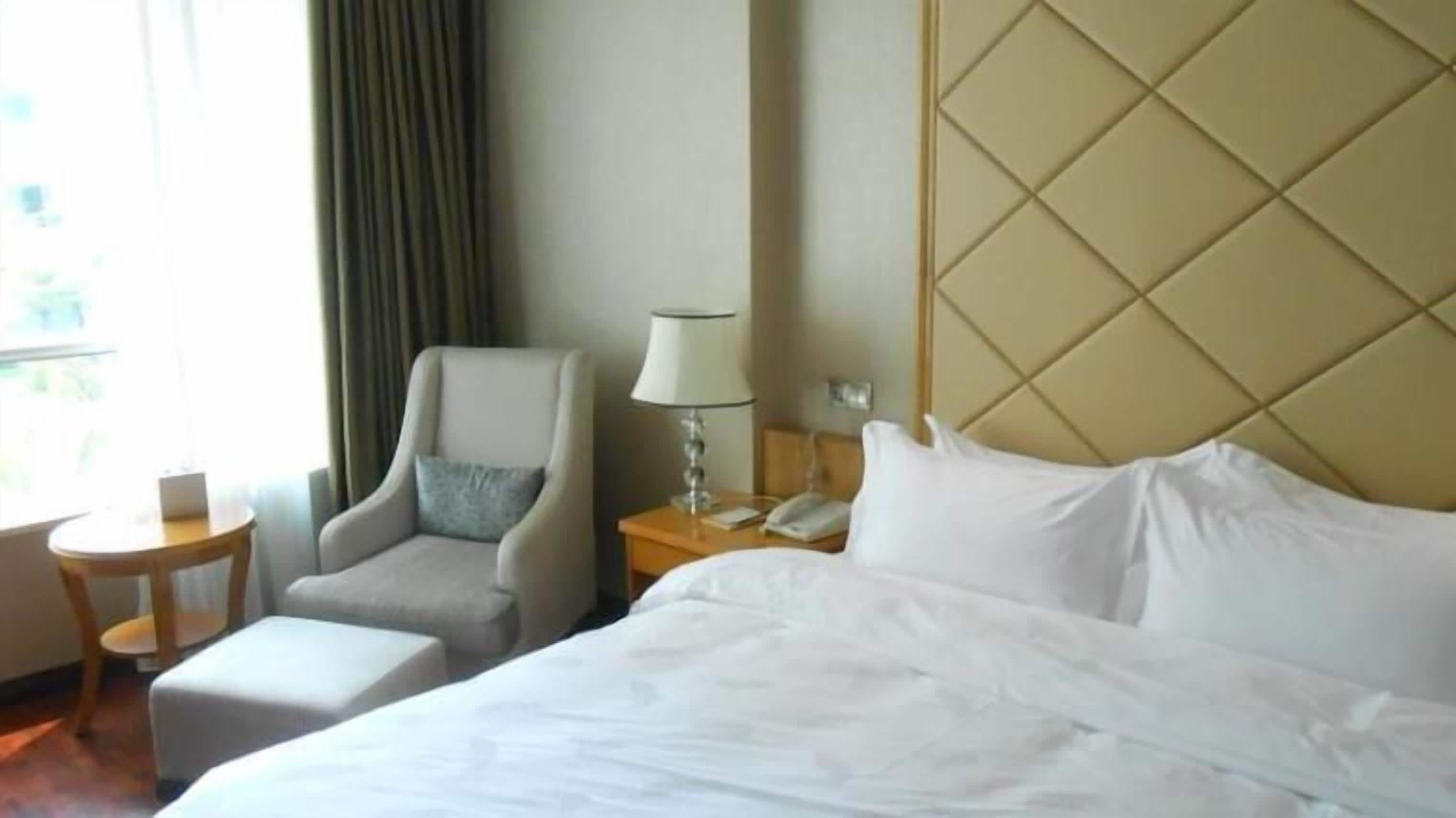 minibar, in-room safe, desk, free wifi