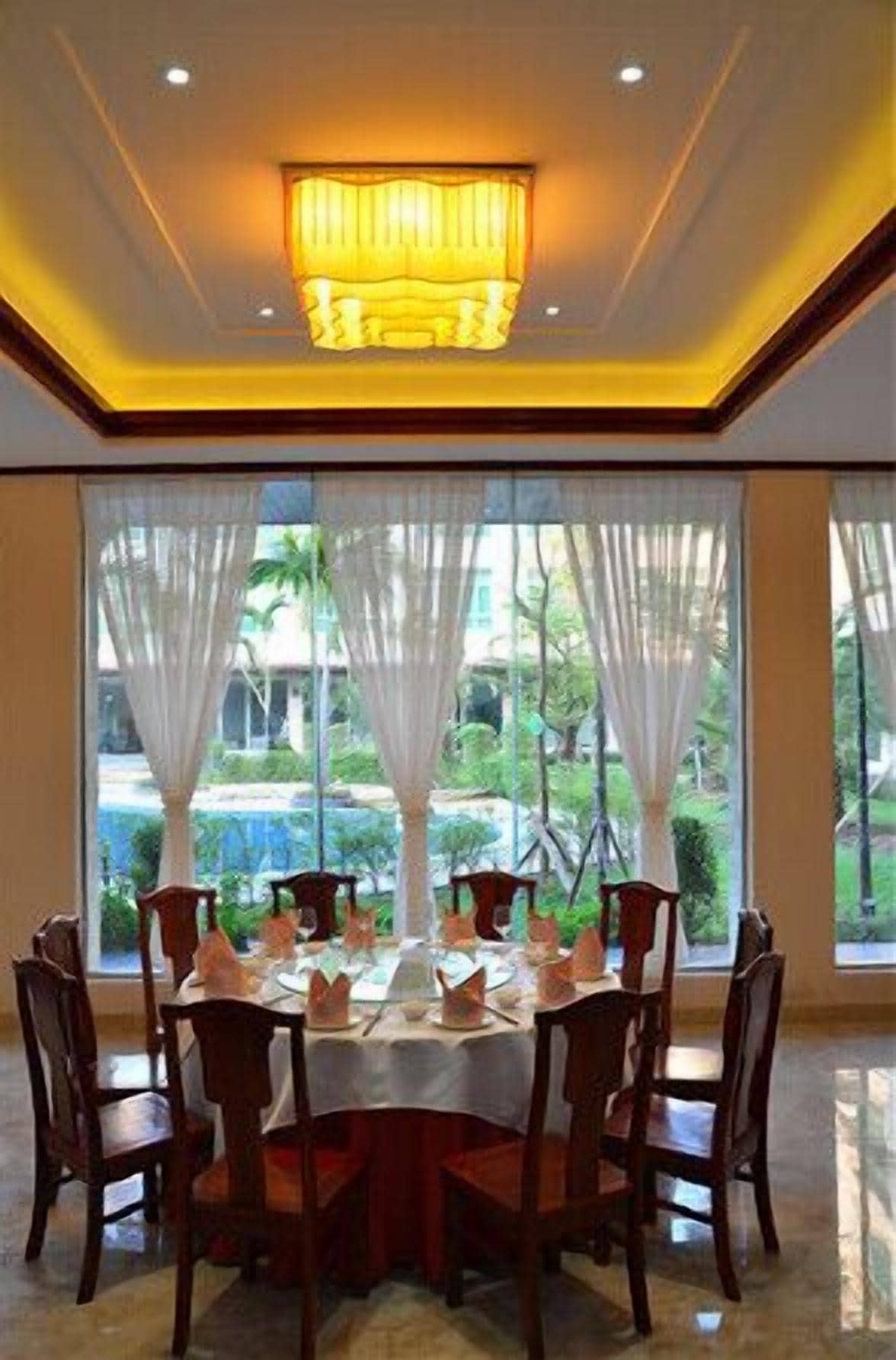 lunch and dinner served, local and international cuisine