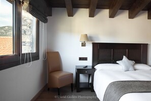Standaard tweepersoonskamer, 1 tweepersoonsbed | Luxe beddengoed, donzen dekbedden, Tempur Pedic-bedden, een bureau