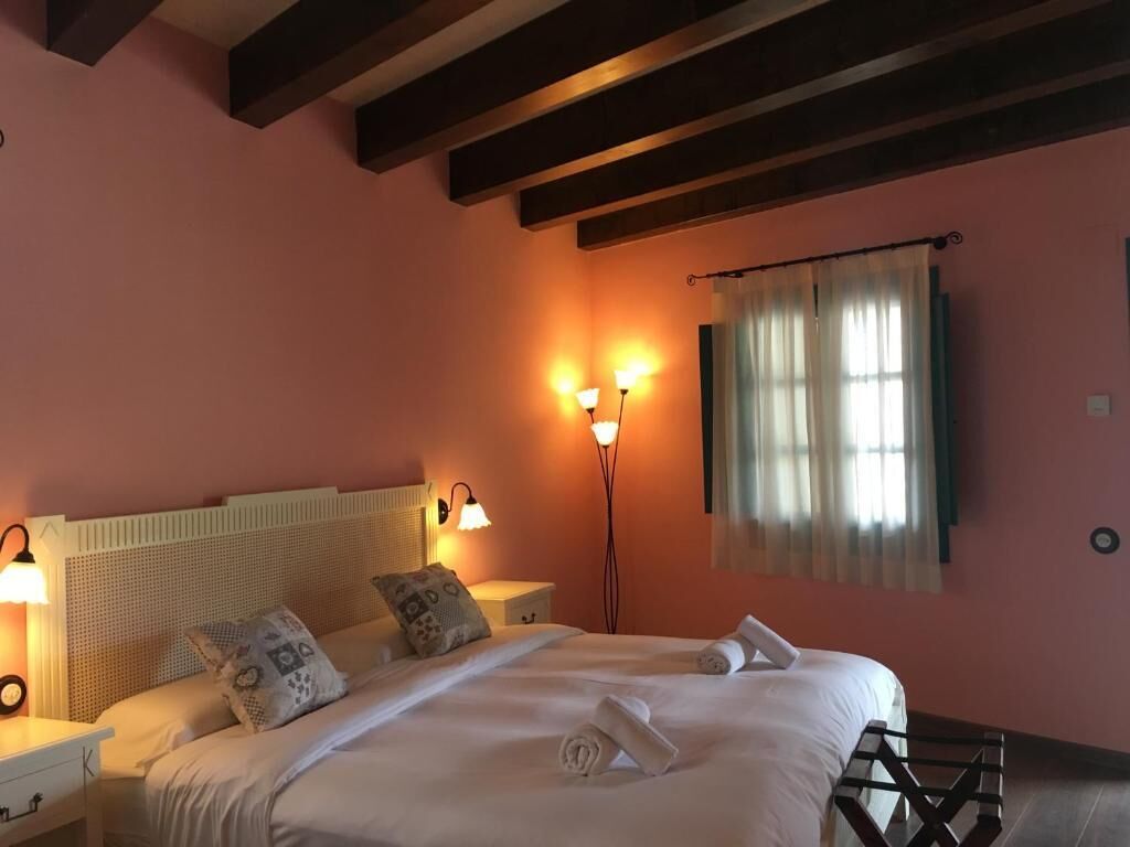 classic double room, 1 king bed, balcony | premium bedding, down duvets, tempur-pedic beds, desk