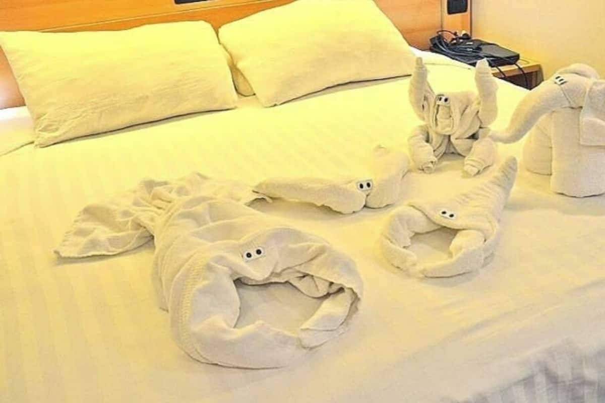 Caja de seguridad en la habitación y escritorio