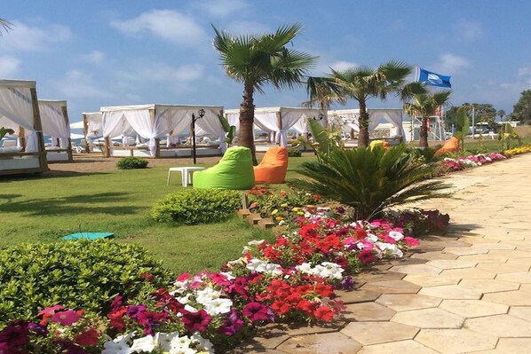 Playa privada en los alrededores, camas de playa gratis