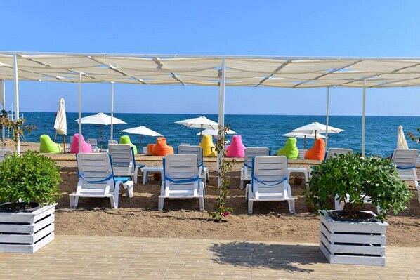 Private beach nearby, free beach cabanas, sun loungers, beach umbrellas - Esperanza Hotel (Antalya)