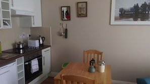 Apartamento estándar, 1 habitación (# 2) | Servicio de comidas en la habitación