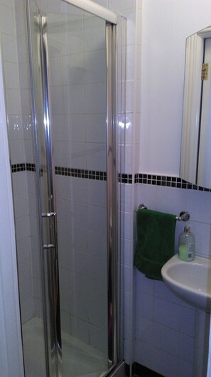 Bathroom - Dorset House (Dublin)