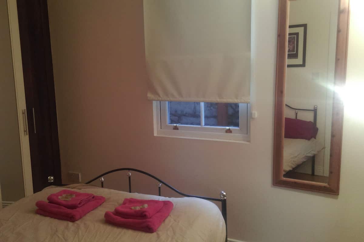 1 bedroom, iron/ironing board, free WiFi