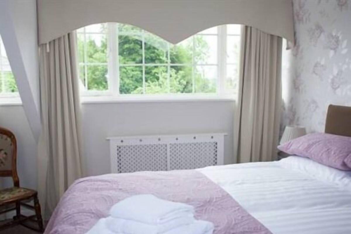 Classic Double Room, Ensuite, Park View | Miscellaneous