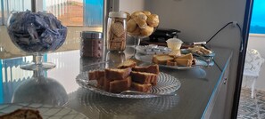 Free daily buffet breakfast - Hotel Itatiaia (São Luís)