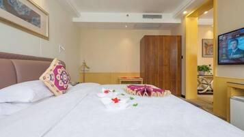 Minibar, in-room safe, iron/ironing board, Internet