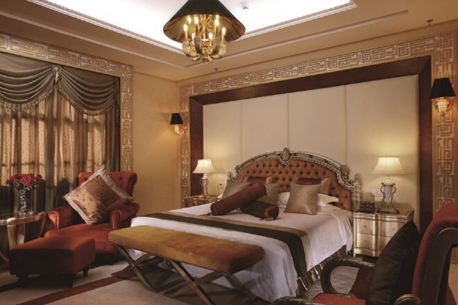 Minibar, safe på rommet, strykejern/-brett og internett