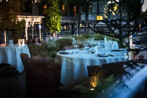Lunch, dinner served; French cuisine, alfresco dining  - Maison Decoret (Vichy)