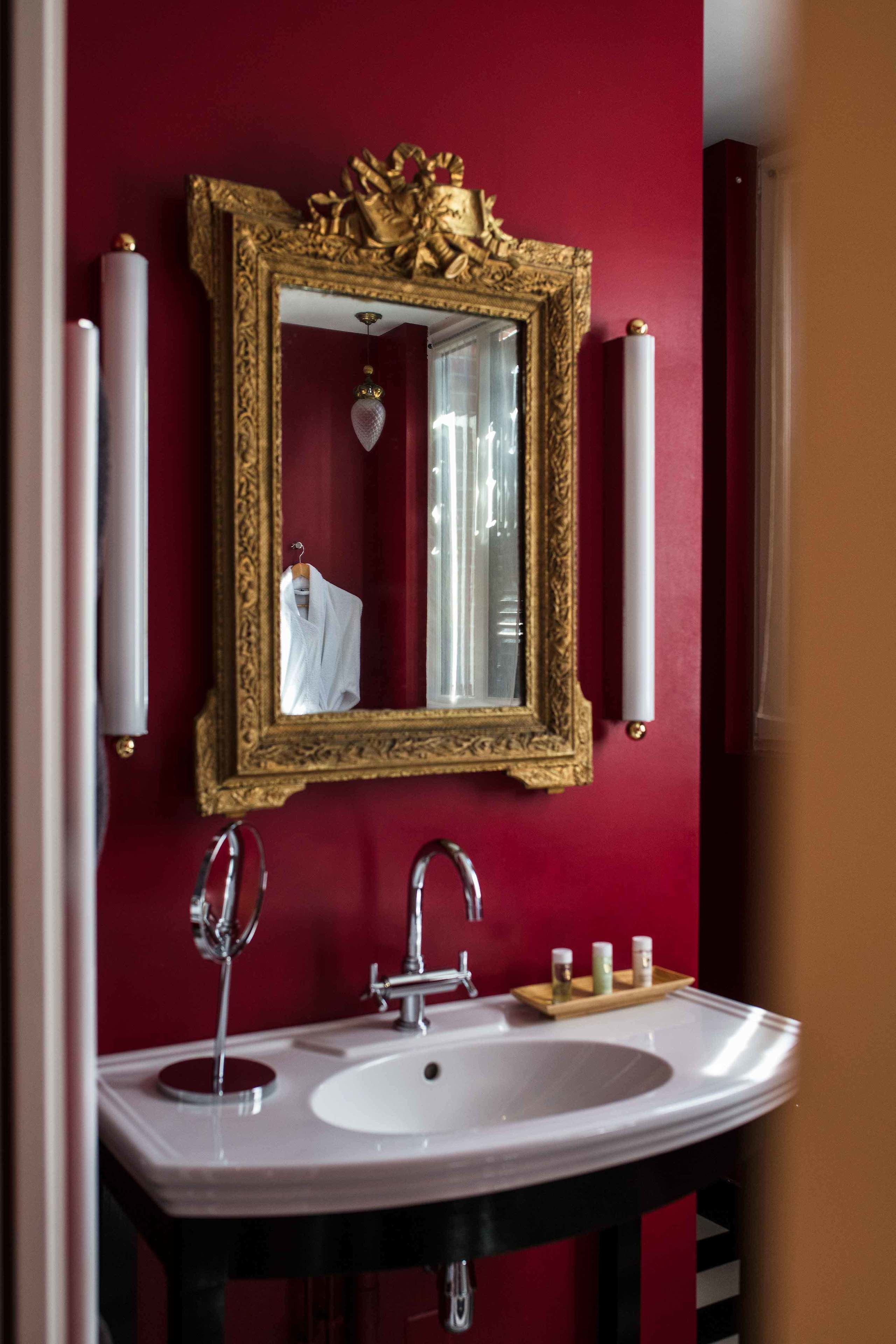 deluxe double room, balcony (bathtub) | bathroom sink