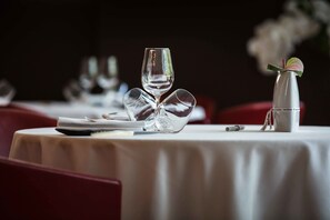 Lunch, dinner served; French cuisine, alfresco dining  - Maison Decoret (Vichy)
