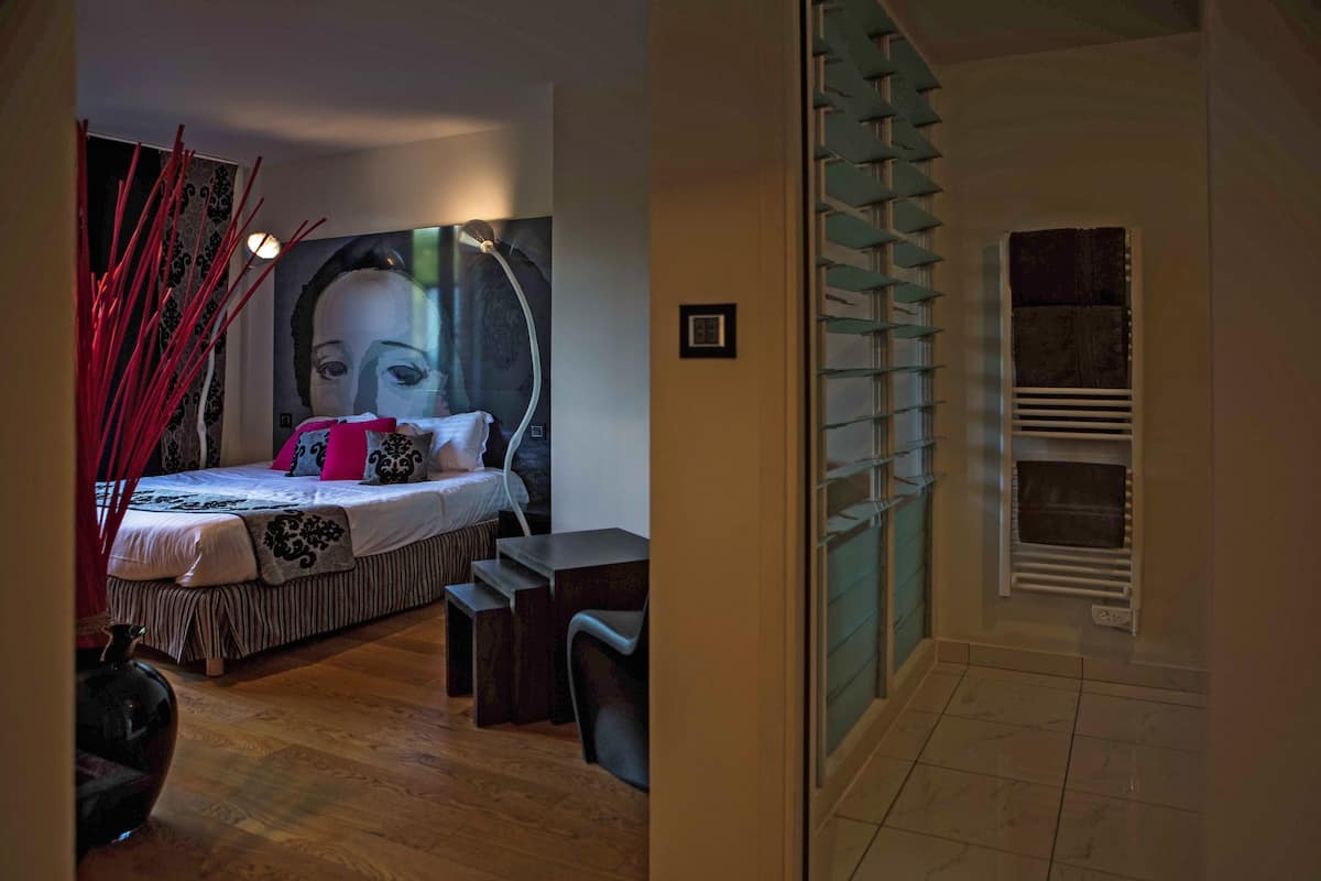 deluxe double or twin room, 1 bedroom, park view | premium bedding, minibar, in-room safe, individually decorated