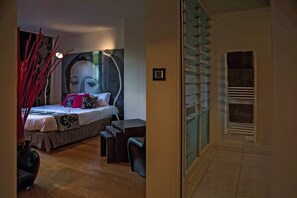 Deluxe kamer, 1 twee- of 2 eenpersoonsbedden, 1 slaapkamer, uitzicht op park | Luxe beddengoed, een minibar, een kluis op de kamer